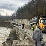 DJ 205D distrus de inundatie in zona satului Prahuda presedintele Halici Vom interveni in cel mai scurt timp posibil