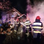 FOTO Explozie urmata de incendiu intr o gospodarie din Golesti Proprietarul a suferit arsuri severe