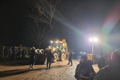 FOTO Primarii din Vinatorii si Suraia isi exprima recunostinta fata de autoritati pentru interventia rapida care a salvat sute de locuinte de inundatii