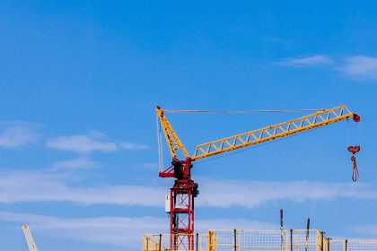 Finantare pentru 18 investitii destinate consolidarii cladirilor publice si unitatilor de invatamant cu risc seismic