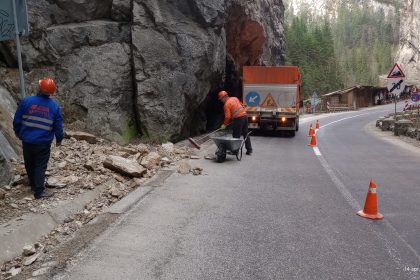 Atenzionare cu privire la riscul de caderi de pietre in zona Cheile Bicazului