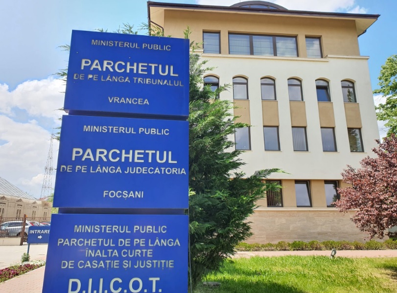 Barbat din Slobozia Bradului prins oferind mita unor politisti pentru obtinerea permisului