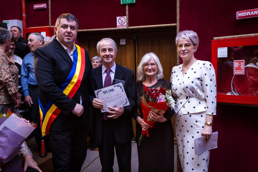 FOTO Adjud Cupluri casatorite de 50 de ani premiate de primarul George Nica