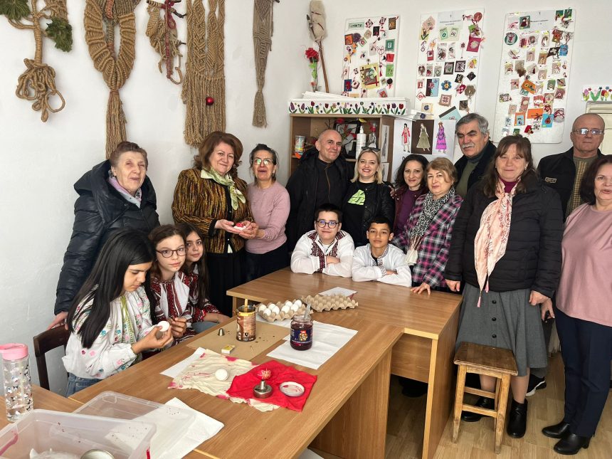 FOTO Atelier de vopsit oua la Clubul Copiilor Panciu