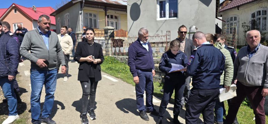 FOTO Evaluarea pagubelor cauzate de incendiul din Soveja 27 de locuinte si anexe distruse in totalitate 2 afectate in proportie de 75 ce urmata