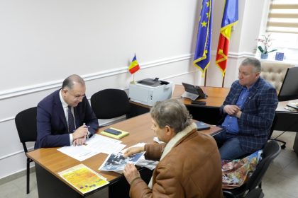 FOTO Nicusor Halici isi continua audientele cu cetatenii