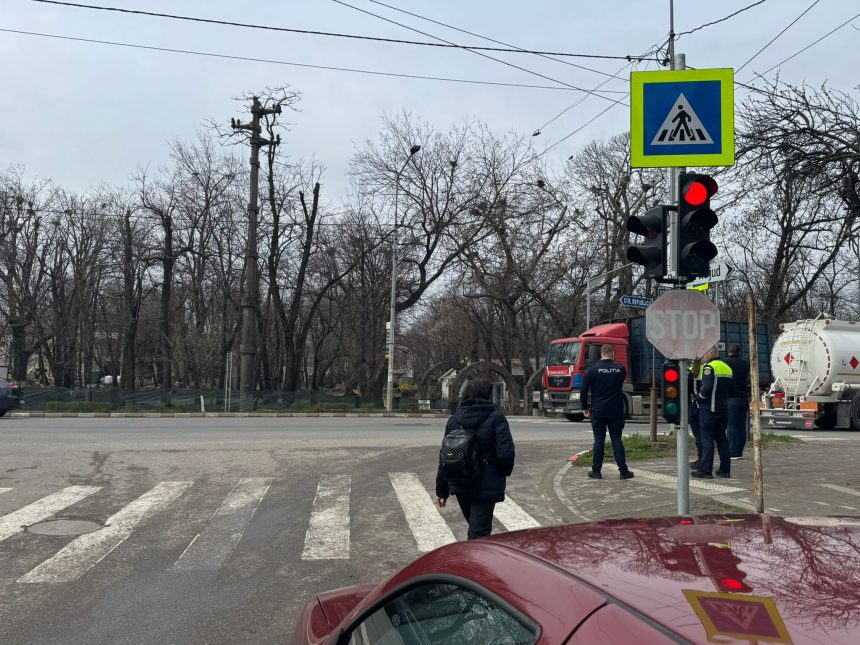 FOTO Noul sistem de semaforizare pentru siguranta si fluidizarea traficului in Adjud este activ