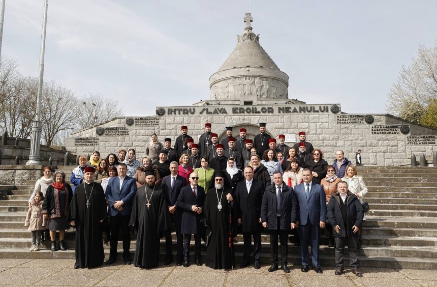 FOTO Zi de omagiu si de recunostinta la Mausoleul Eroilor de la Marasesti