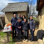 FOTOVIDEO politistii biroului siguranta scolara au adus un strop de confort acolo unde singuratatea sau nevoile dor mai mult