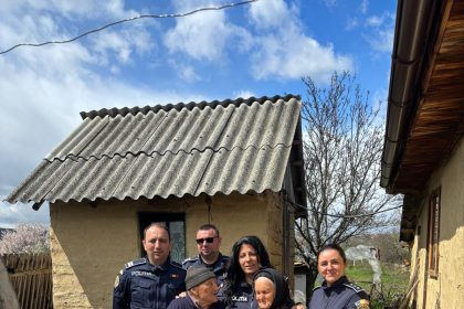 FOTOVIDEO politistii biroului siguranta scolara au adus un strop de confort acolo unde singuratatea sau nevoile dor mai mult