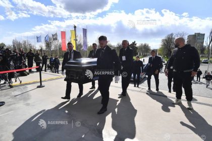 Sicriul cu trupul neinsufletit al fostului selectioner Mircea Lucescu a fost asezat la Arena Nationala
