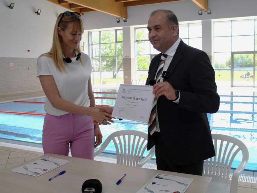 VIDEO FOTO Bazinul de inot din Focsani a fost omologat pentru competitii nationale Protocol semnat intre Consiliul Judetean Vrancea si Federatia Romana de Natatie