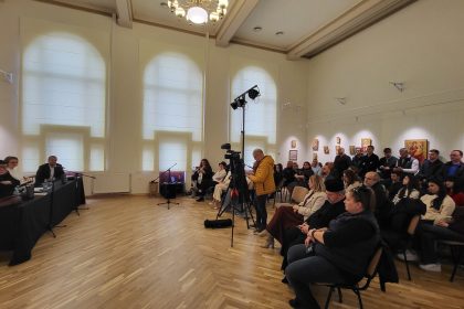 VIDEO FOTO Florin Florea si a botezat prima carate literara in cadrul unei lansari la Ateneul Popular
