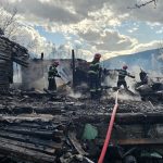 foto zeci de case distruse de flacari ieri la soveja voluntarii si fortele mai sau mobilizat exemplar insa oamenii au nevoie de ajutor
