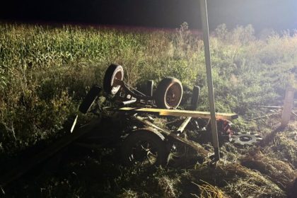 ultim ora un barbat a decedat iar altul a fost rnit dupa ce caruta in care se aflau sa overturnat