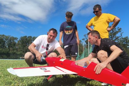 FOTO Vrancenii pe podium la Concursul National de Aeromodele Cupa Buzau