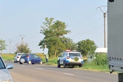 Accident intre o furgoneta si o masina pe DN 23 in Vulturu