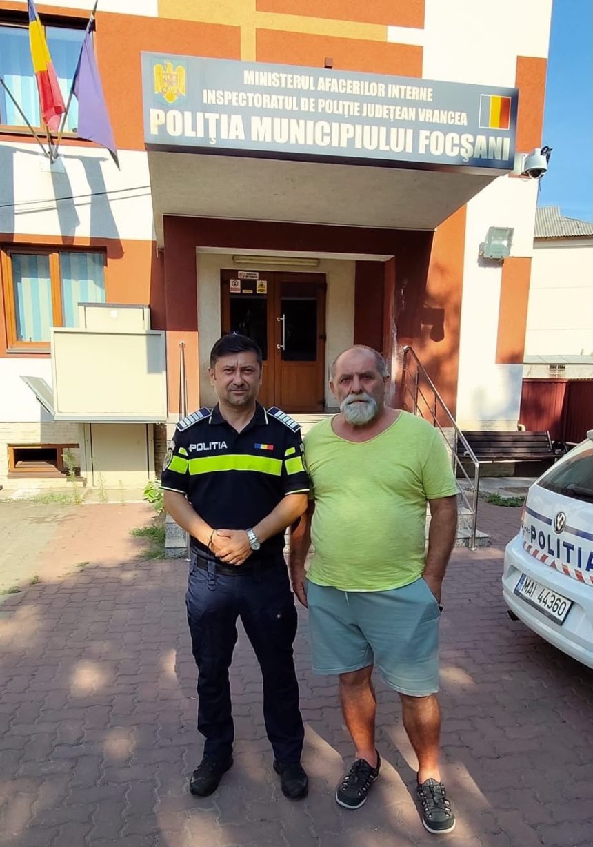 Barbat ajutat de un politist in timpul liber dupa ce i a fost furat portofelul pe Bulevardul Unirii din Focsani