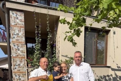 Campineanca Doua familii premiate pentru 50 de ani de convivere maritala