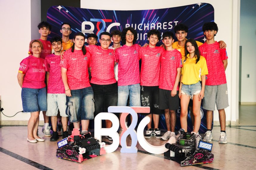 FOTO AICI cetatenii echipa de robotica a Colegiului Cuza Focsani finalizeaza un sezon excelent in competitia First Tech Challenge