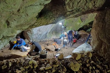 FOTO Muzeul Vrancei partener intr un proiect de cercetare a Paleoliticului mijlociu din Carpatii romanesti