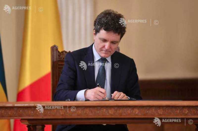 Nicusar Dan a semnat legile referitoare la criza de pe piata carburan tilor si prelungirea TVA ului reduse pentru locuinte
