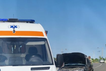 ULTIMA ORA Acident rutier Masina rastURNata pe DN2 E85 in zona Obrejita un barbat transportat la spital