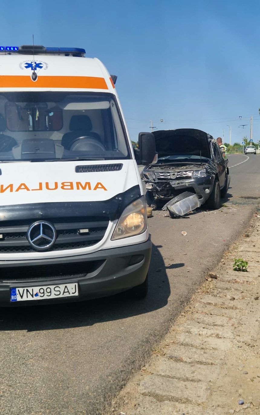 ULTIMA ORA Acident rutier Masina rastURNata pe DN2 E85 in zona Obrejita un barbat transportat la spital