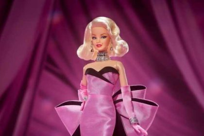 VIDEO Barbie sarbatoreste centenarul Marilyn Monroe cu o papusa inspirata dintr o scena iconica