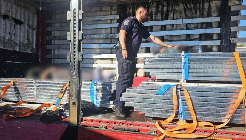 marocani intrati ilegal in romania gasiti inconstienti in semirremorca unui tir