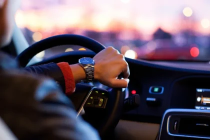 Bărbat din Tâmboești, dosar penal după ce a condus fără permis o autoutilitară furată