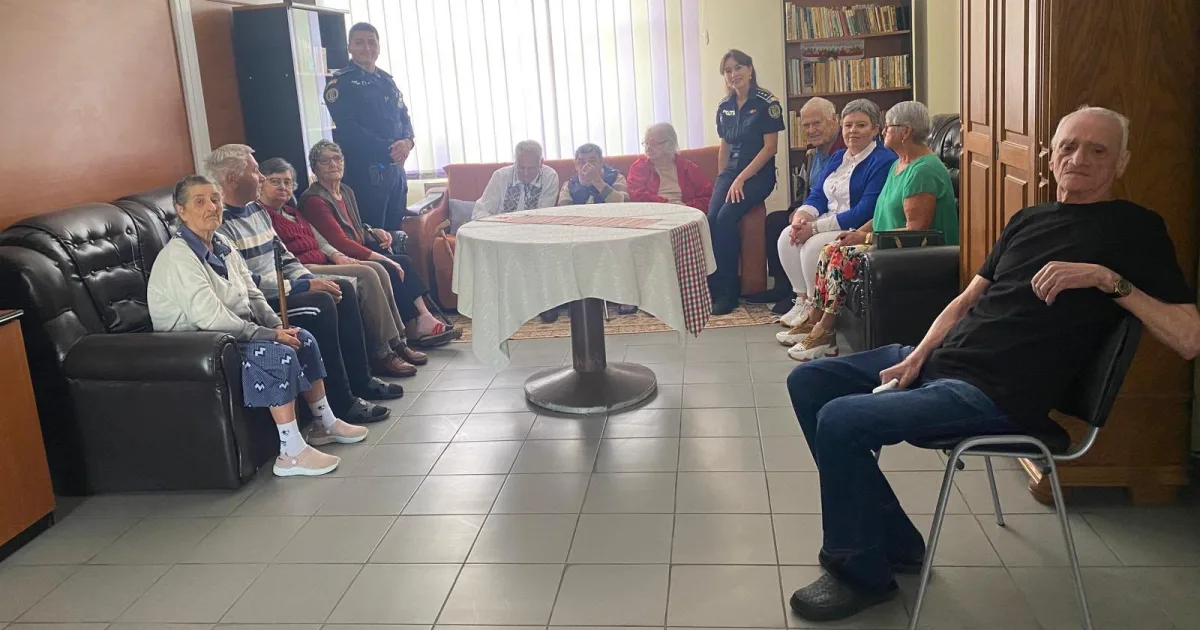 Polițiștii vrânceni au discutat cu persoane vârstnice despre prevenirea victimizării